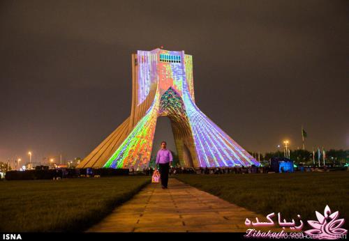 نورپردازی برج آزادی توسط هنرمند آلمانی